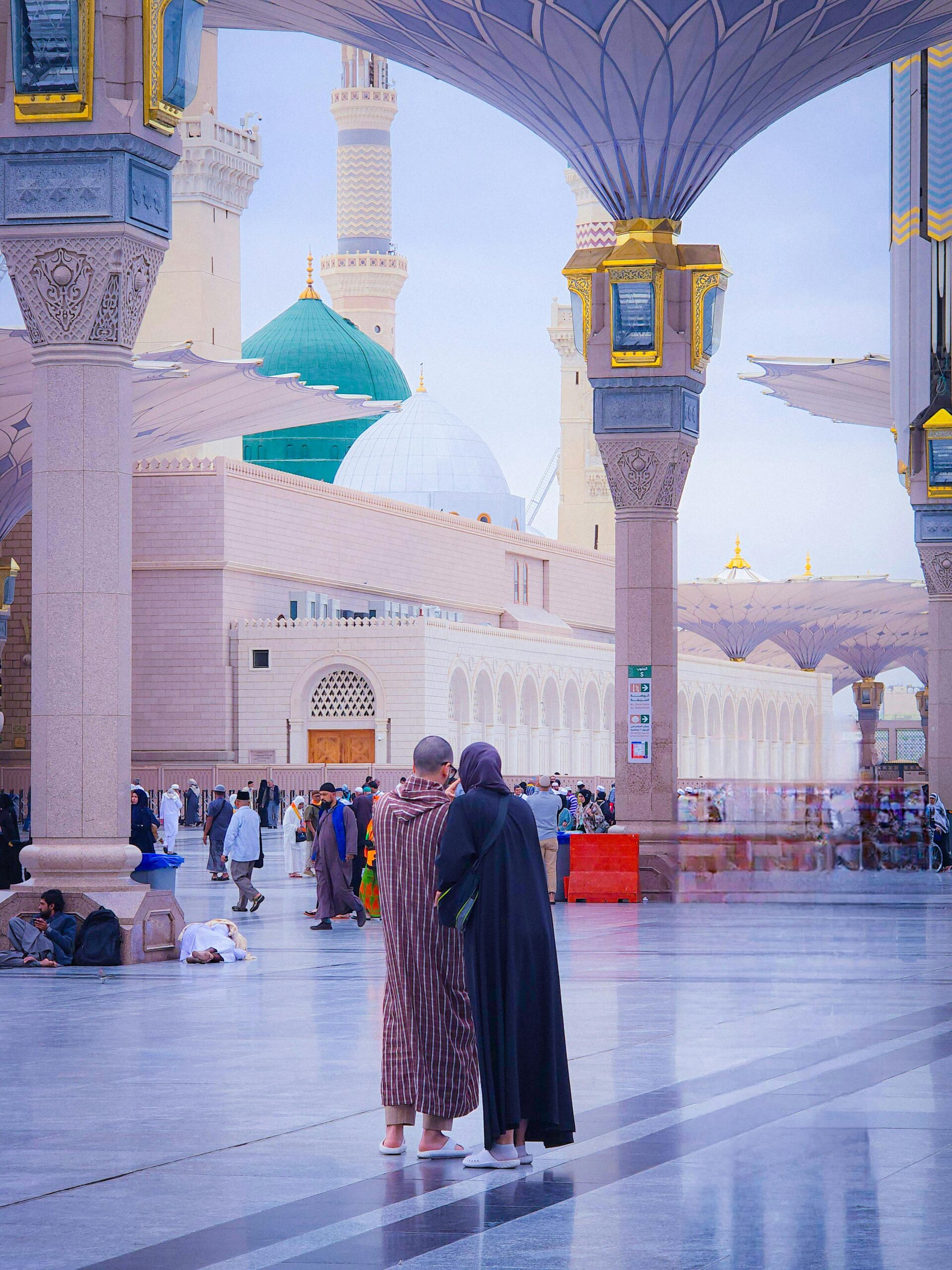 go2omra-medina-couple-scaled